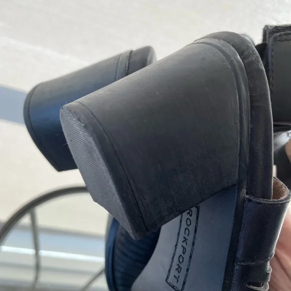 Rockport gladiator black leather sandals/heels in great used condition. Size 7US - Picture 9 of 10